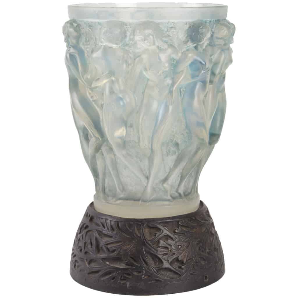 RENE LALIQUE (1860-1945) Vase « Bacchantes » Opalescent 6