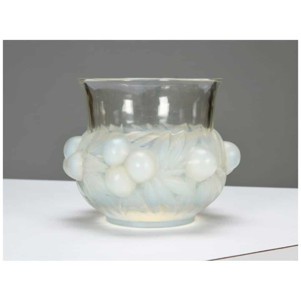 René LALIQUE : Vase « Prunes » Opalescent .(restaurations) 4