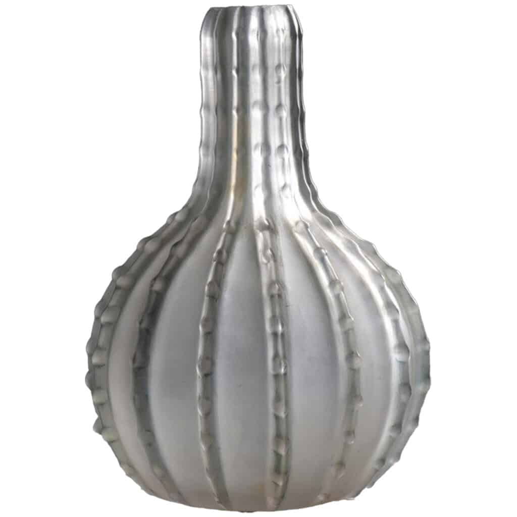 René LALIQUE: “Serrated” Vase – 1912 3