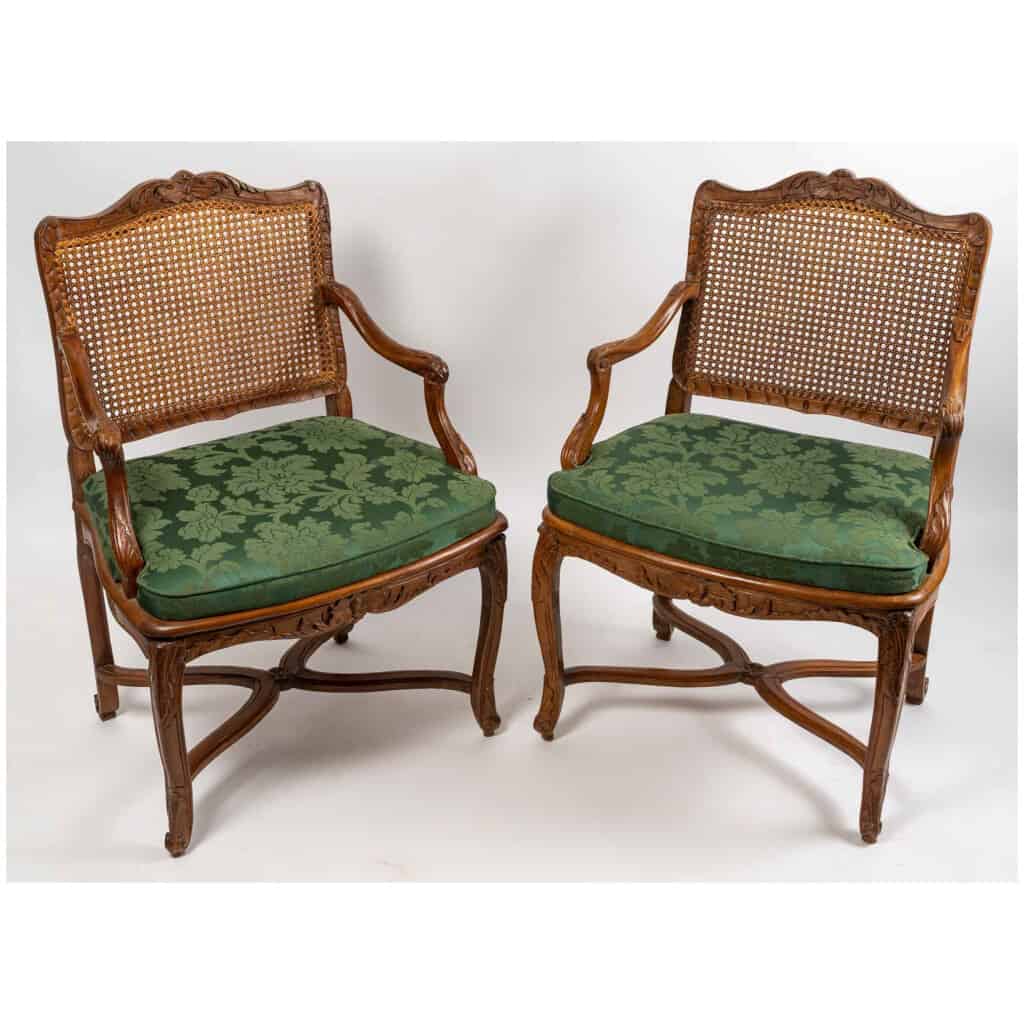 Paire de fauteuils à fonds de canne en hêtre époque Régence vers 1715-1723 3