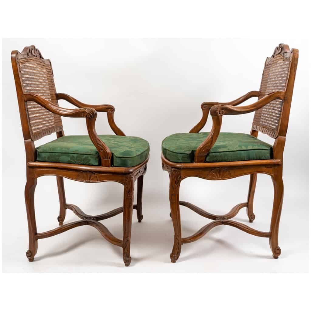 Paire de fauteuils à fonds de canne en hêtre époque Régence vers 1715-1723 9