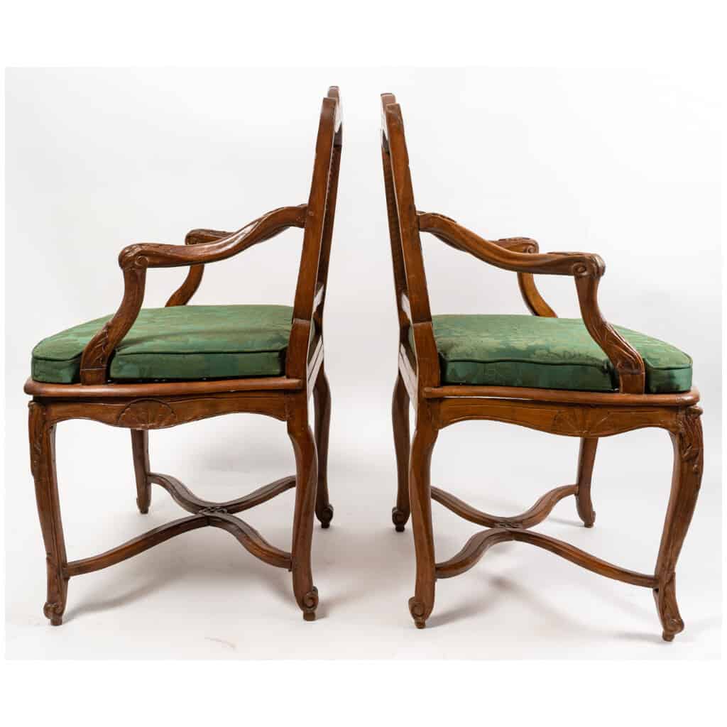 Paire de fauteuils à fonds de canne en hêtre époque Régence vers 1715-1723 11