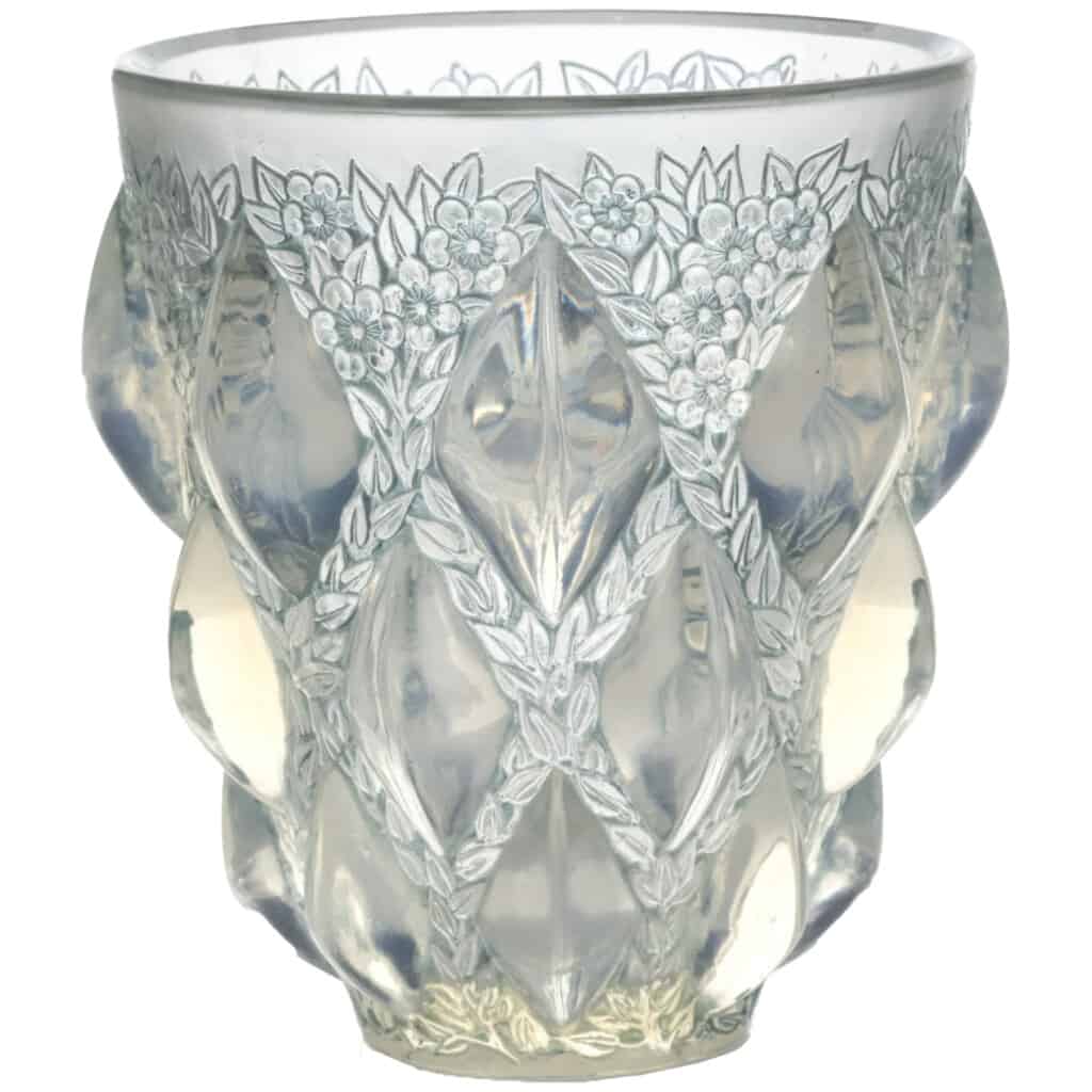 René Lalique : Vase « Rampillon » en verre opalescent 3