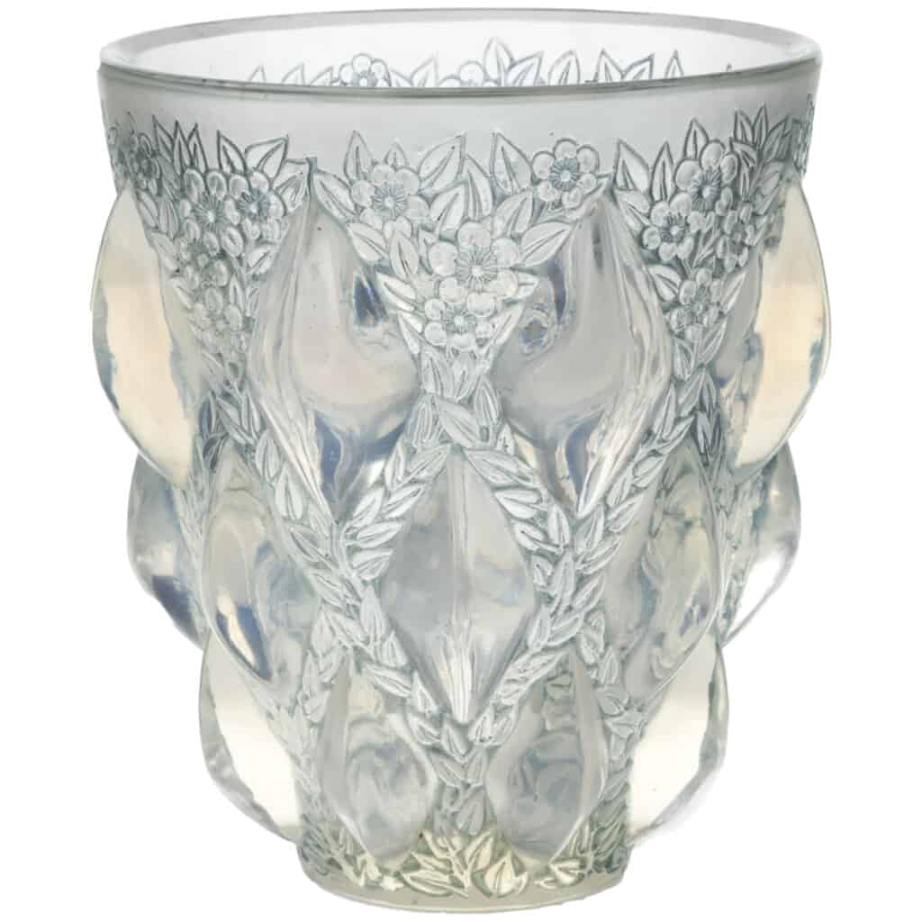 René Lalique : Vase « Rampillon » en verre opalescent 4