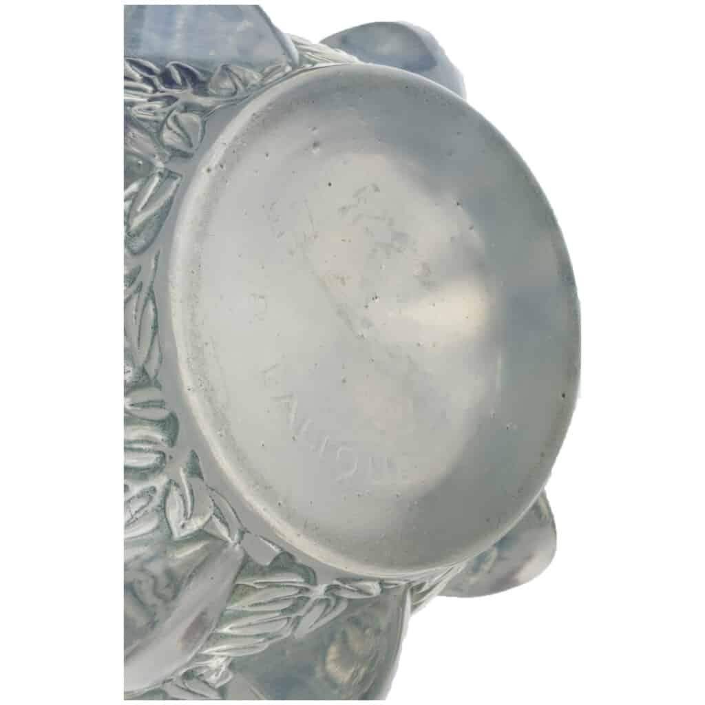 René Lalique : Vase « Rampillon » en verre opalescent 6