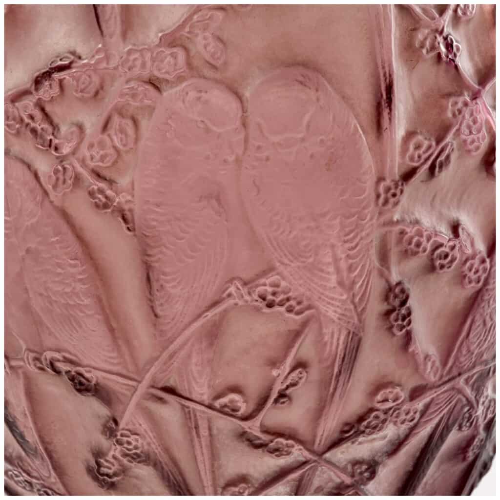 1919 René Lalique – Vase Perruches Verre Améthyste Patiné Blanc 7
