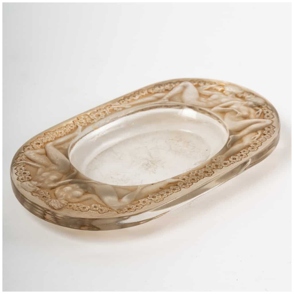 1924 René Lalique – Medici Ashtray White Glass Patinated Sepia 3