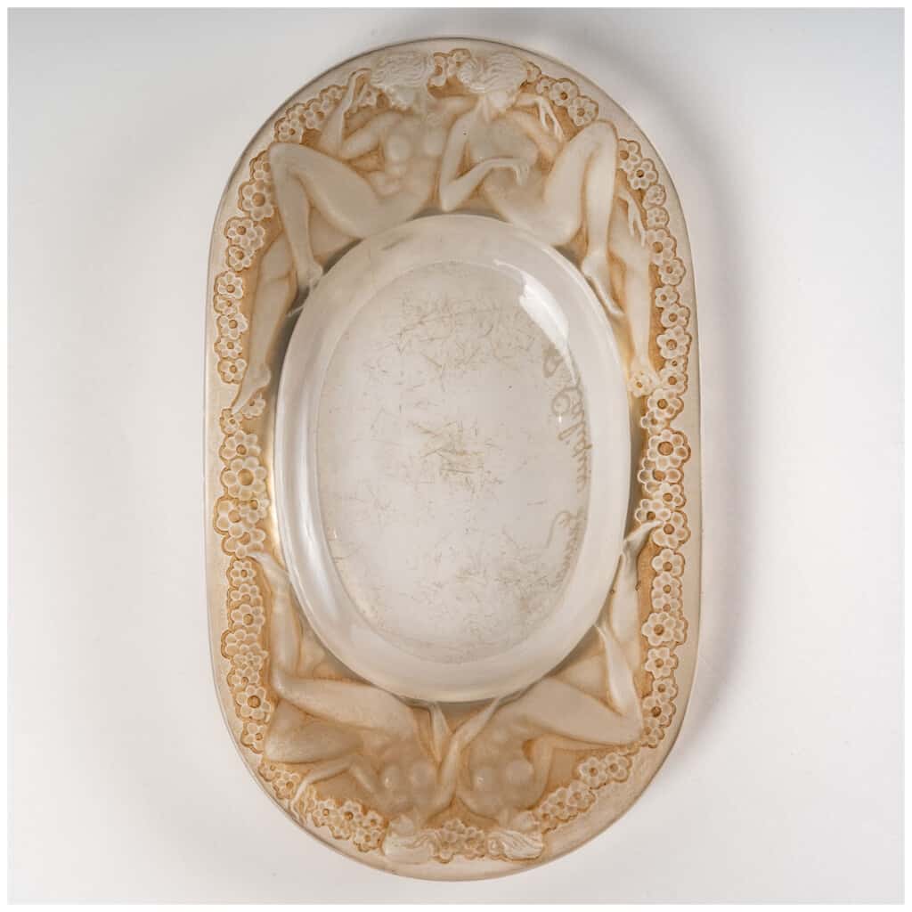 1924 René Lalique – Medici Ashtray White Glass Patinated Sepia 4