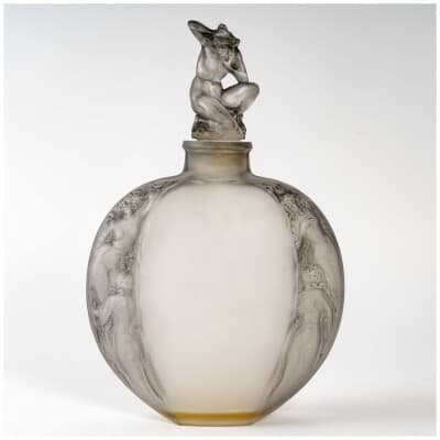 1920 René Lalique – Vase Méplat Sirènes Avec Bouchon Figurine Verre Blanc Patiné Gris
