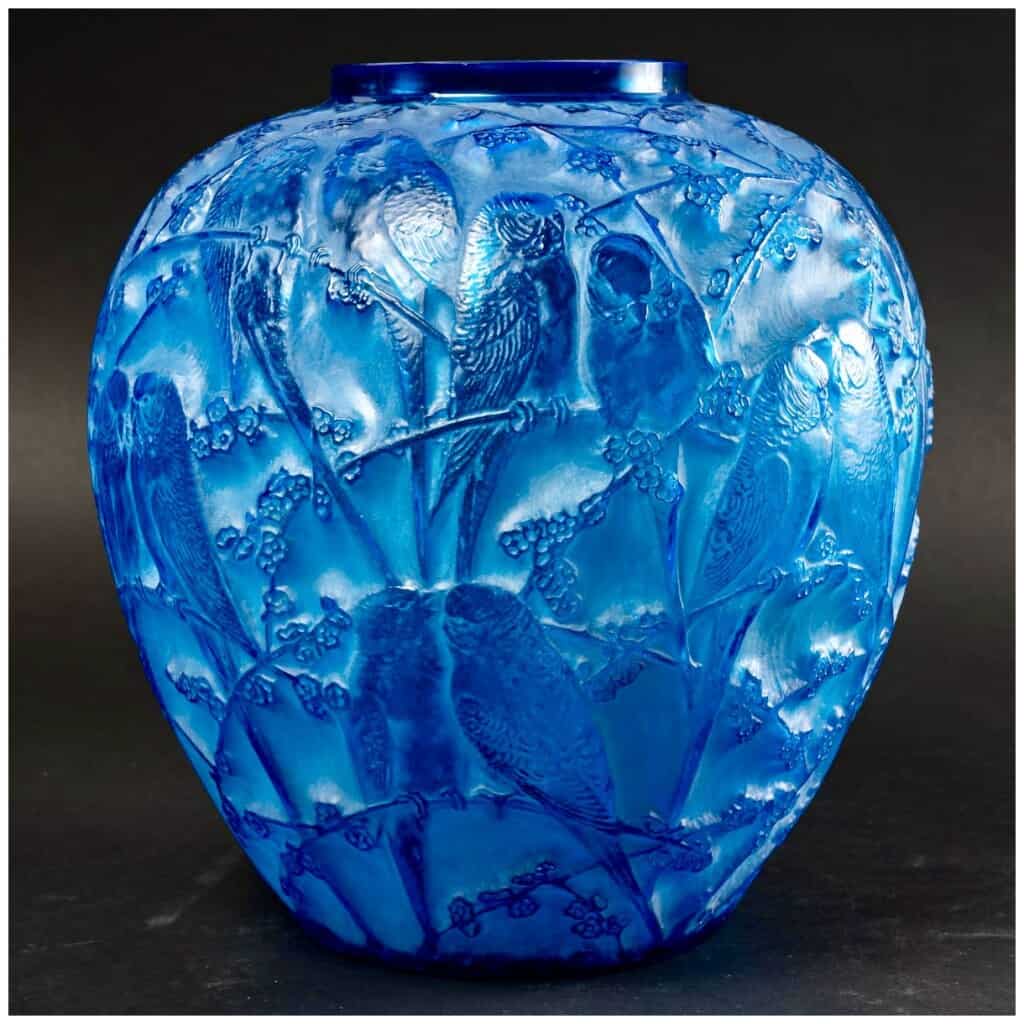 1919 René Lalique – Vase Perruches Verre Bleu Electrique Patiné Blanc 10