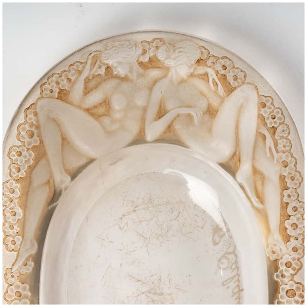1924 René Lalique – Cendrier Médicis Verre Blanc Patiné Sépia 5