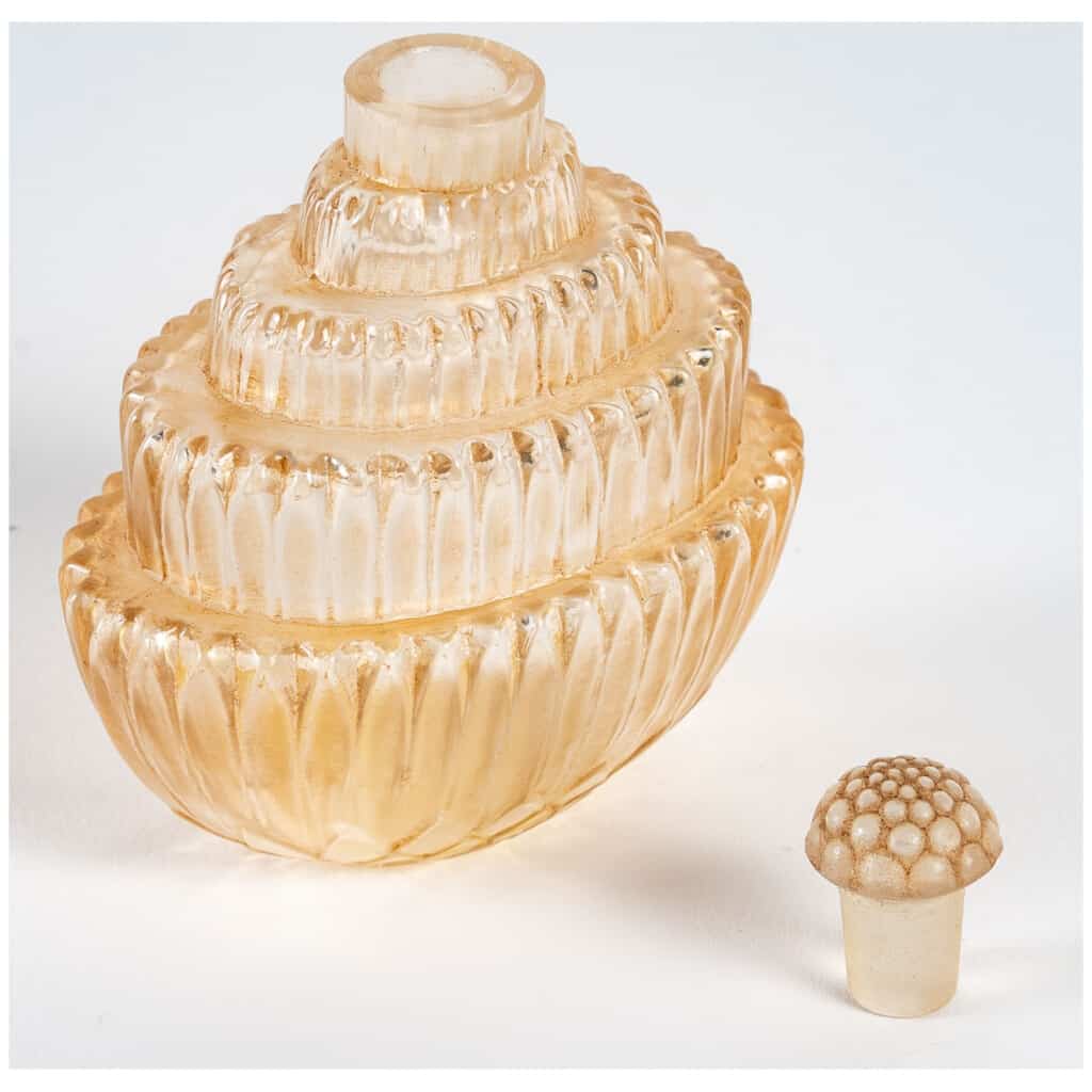 1928 René Lalique – Flacon Ambroise Verre Blanc Patiné Sépia 6
