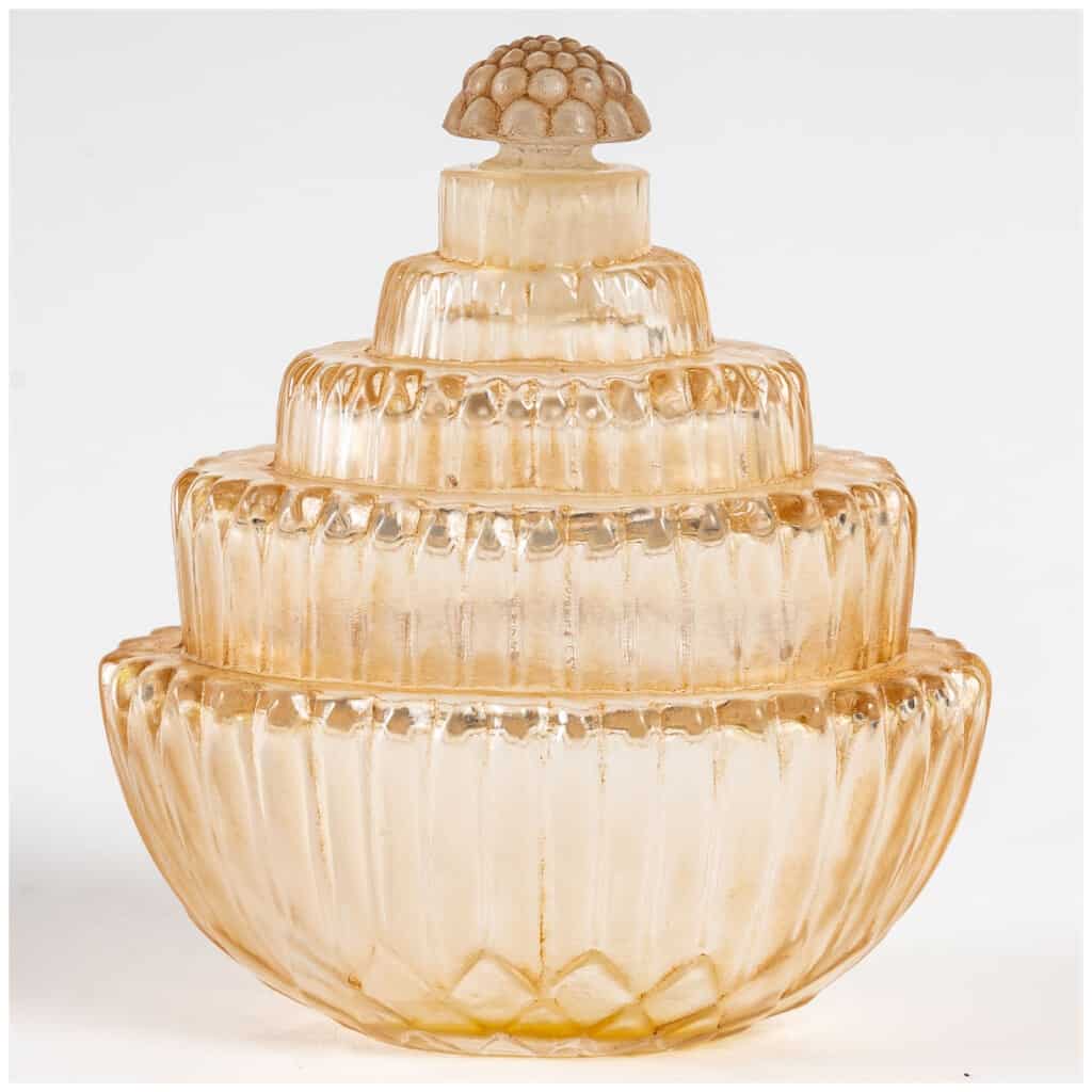 1928 René Lalique – Flacon Ambroise Verre Blanc Patiné Sépia 5