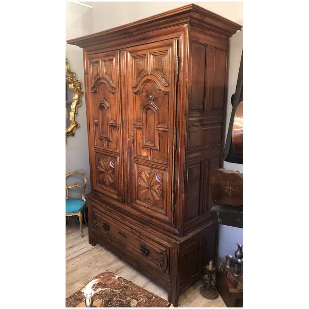 17th century cherry wood trouser cabinet opening with two doors and a large drawer. Work from the South West of France. 5