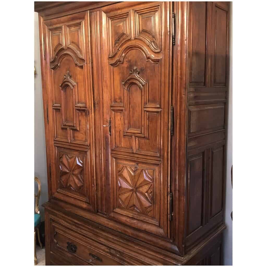 17th century cherry wood trouser cabinet opening with two doors and a large drawer. Work from the South West of France. 4