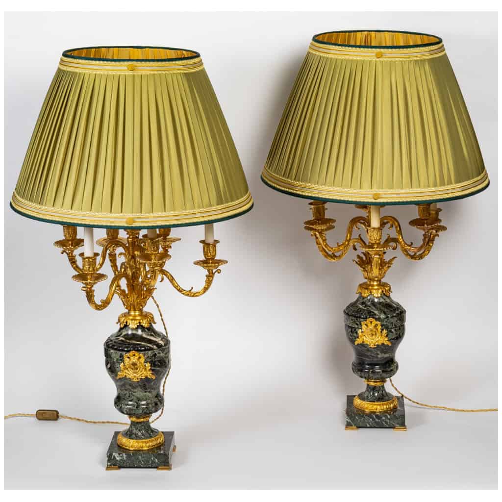 Paire de vases en marbre surmontés de candélabres en bronze doré époque Napoléon III montés en lampes 3