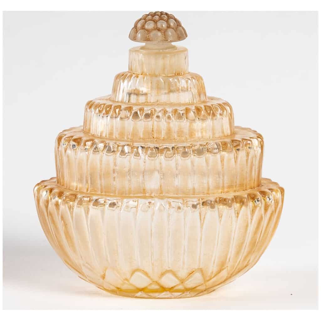 1928 René Lalique – Flacon Ambroise Verre Blanc Patiné Sépia 3