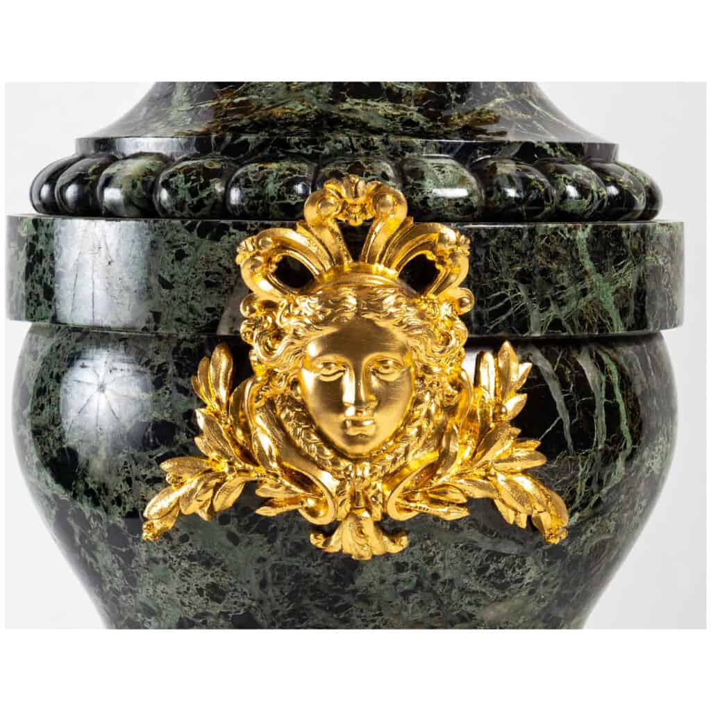 Paire de vases en marbre surmontés de candélabres en bronze doré époque Napoléon III montés en lampes 13