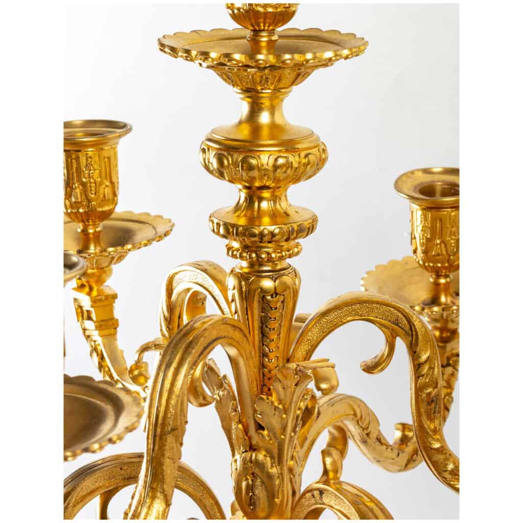 Paire de vases en marbre surmontés de candélabres en bronze doré époque Napoléon III montés en lampes 10
