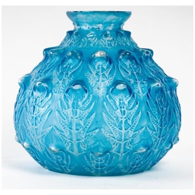 1912 René Lalique – Vase Fougères Verre Blanc Patiné Bleu
