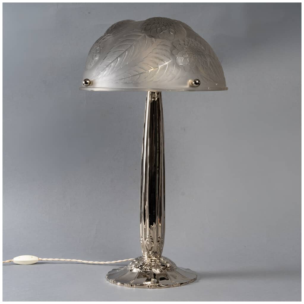 1921 René Lalique – Paire de Lampes « Dahlias » Verre Blanc – Pieds Art-Deco Bronze Nickelé 9