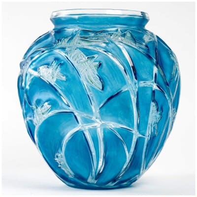 1912 René Lalique – Vase Sauterelles Verre Blanc Patiné Bleu Et Vert