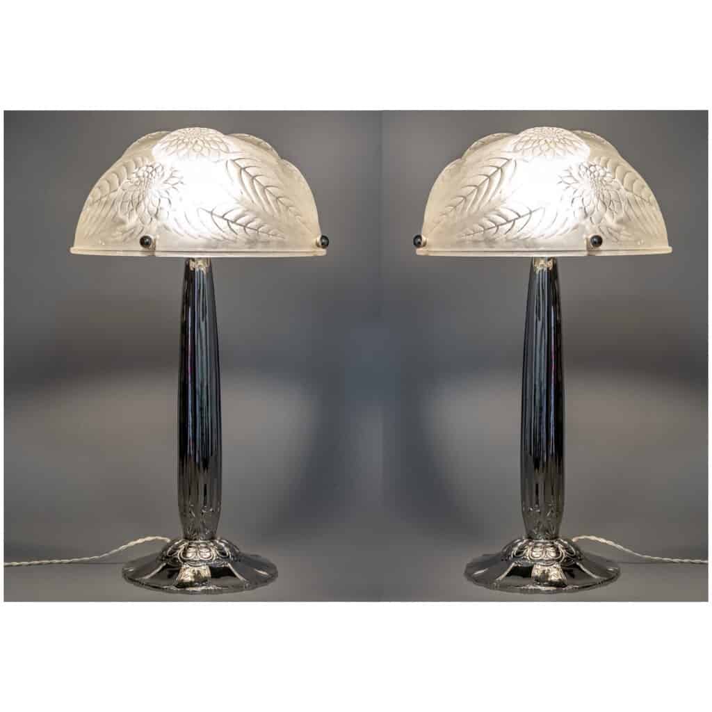 1921 René Lalique – Paire de Lampes « Dahlias » Verre Blanc – Pieds Art-Deco Bronze Nickelé 3