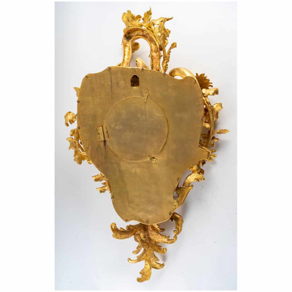 Cartel d’applique en bronze ciselé et doré d’époque Louis XV provenance Chambre des huissiers de Justice au Palais Royal 12