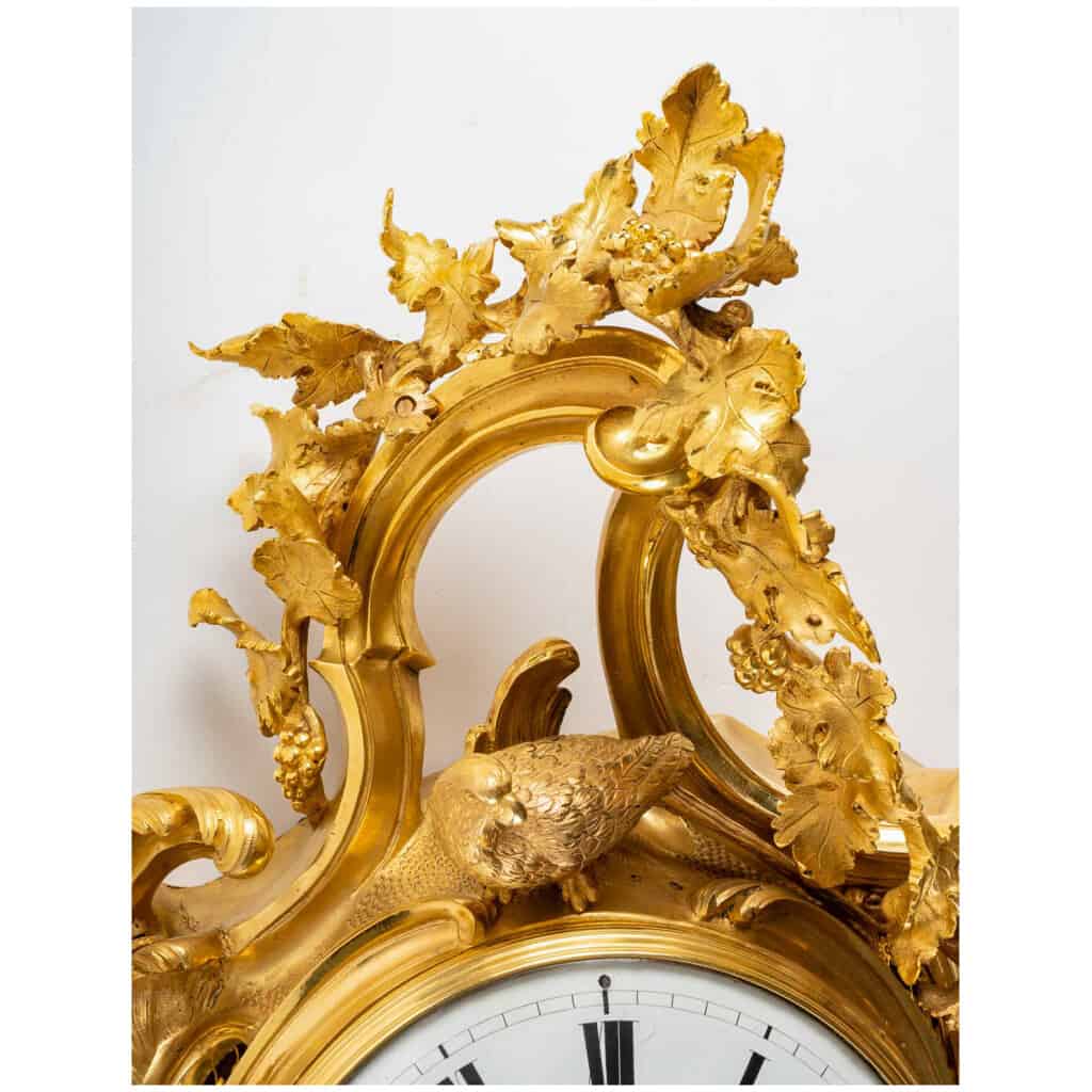 Cartel d’applique en bronze ciselé et doré d’époque Louis XV provenance Chambre des huissiers de Justice au Palais Royal 6