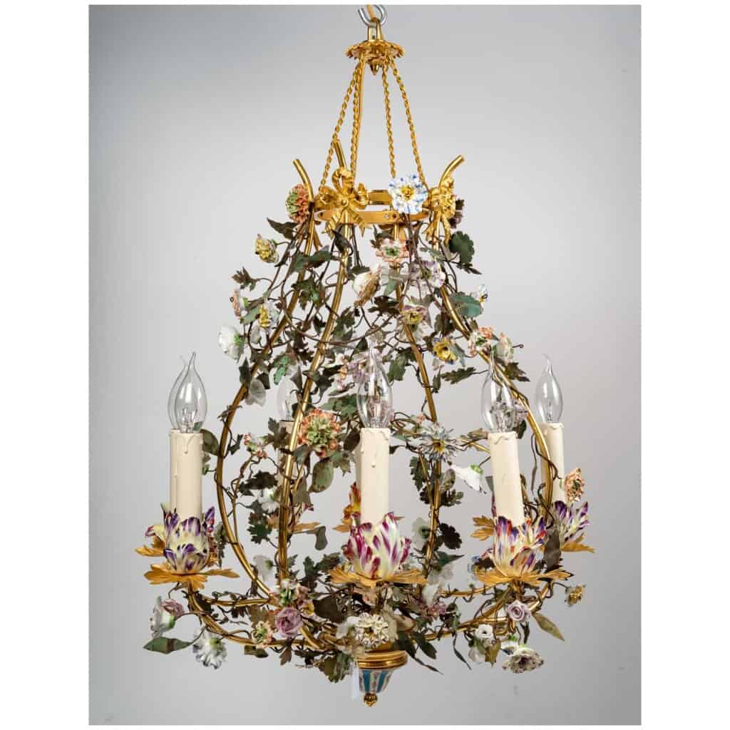 Chandelier with porcelain decoration. 3