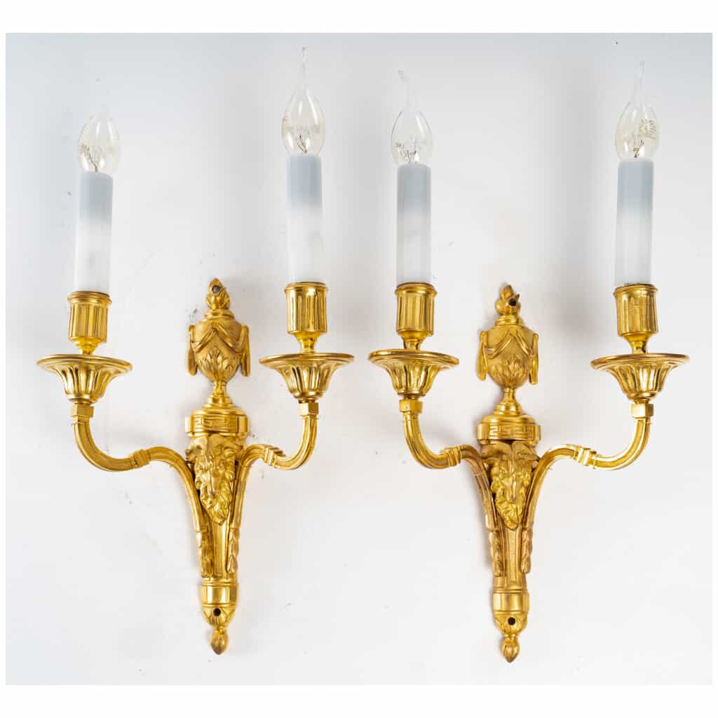 Paire d’appliques en bronze ciselé et doré dite aux Béliers de style Louis XVI vers 1820 4