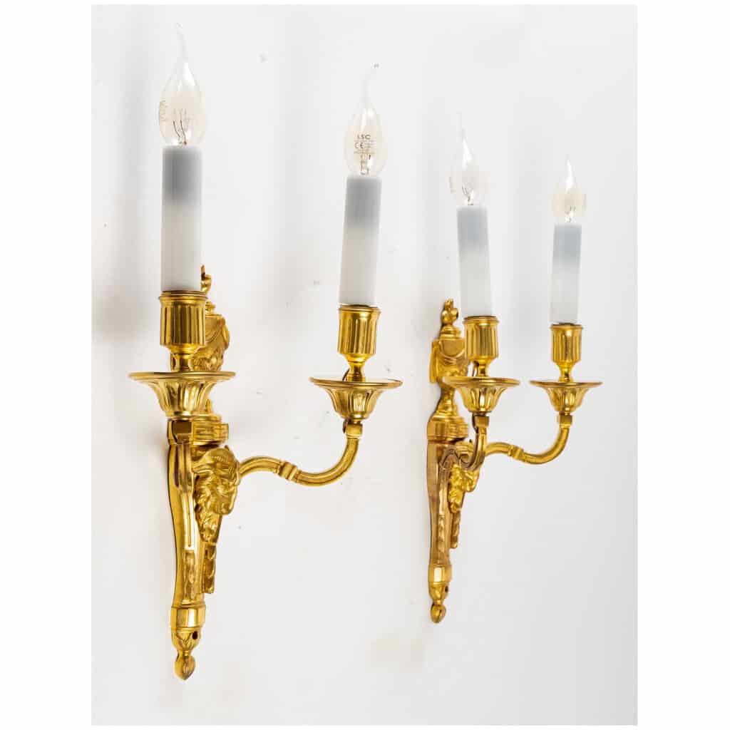Paire d’appliques en bronze ciselé et doré dite aux Béliers de style Louis XVI vers 1820 5