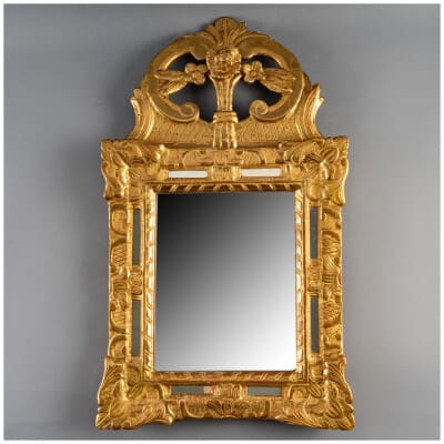 Petit miroir en bois sculpté et doré à parecloses époque Louis XV vers 1750