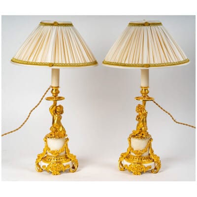 Paire de flambeaux aux Faunes en bronze ciselé doré et marbre Blanc de Carrare style Louis XVI montés en lampes