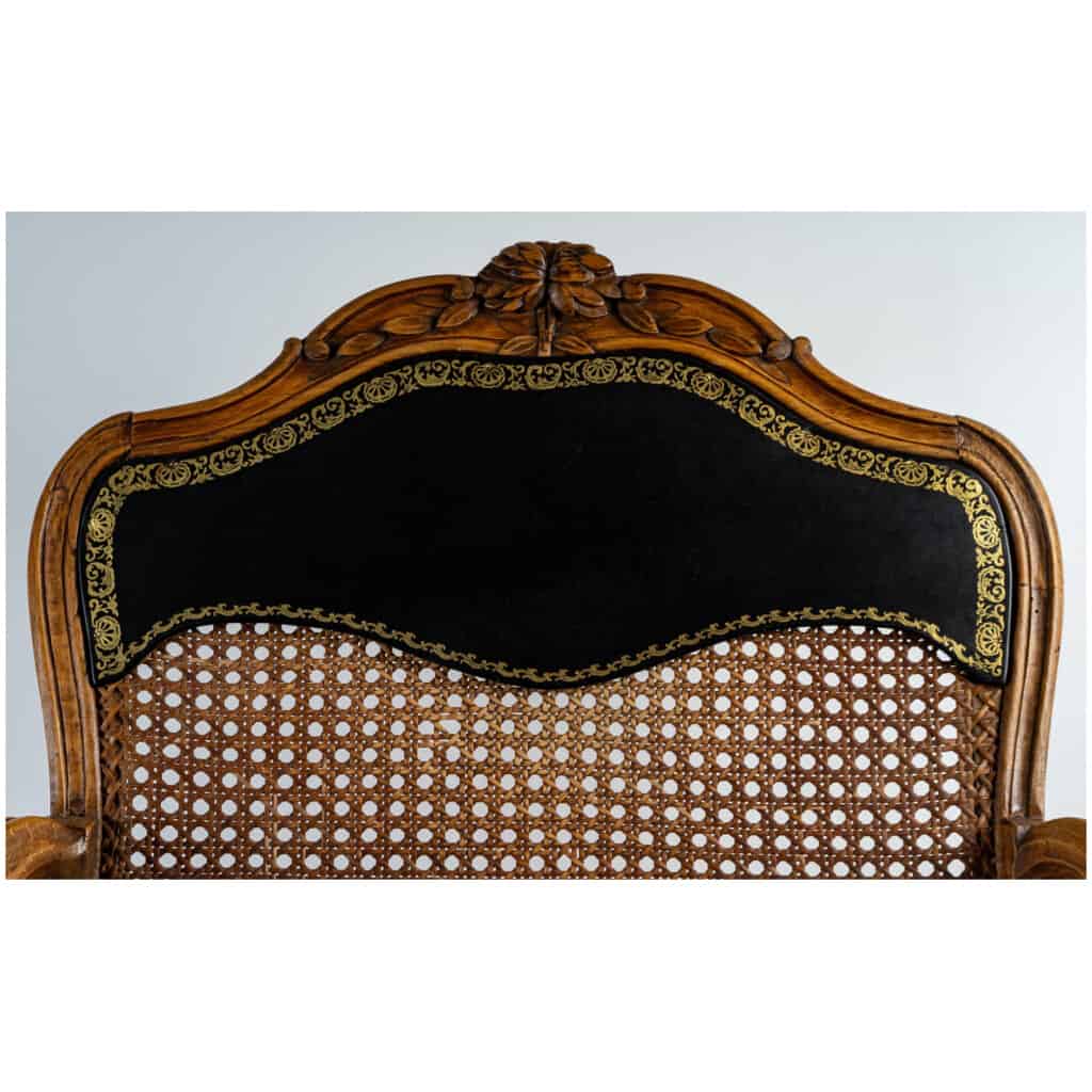 François Canot – Fauteuil à fond de cannes en bois naturel mouluré et sculpté d’époque Louis XV 7
