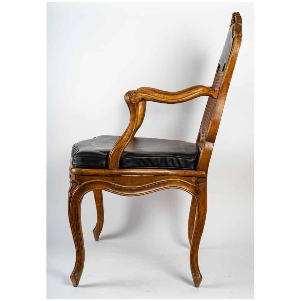 François Canot – Fauteuil à fond de cannes en bois naturel mouluré et sculpté d’époque Louis XV 10