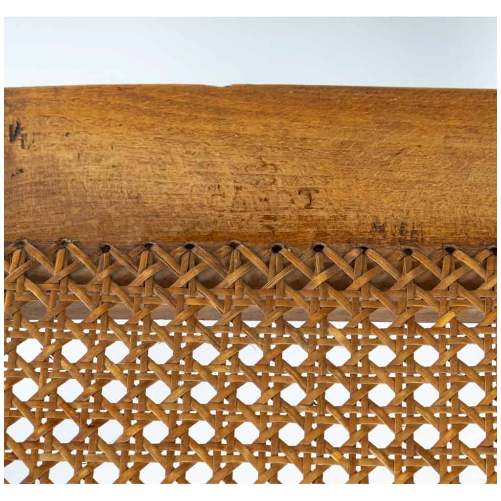 François Canot – Fauteuil à fond de cannes en bois naturel mouluré et sculpté d’époque Louis XV 11