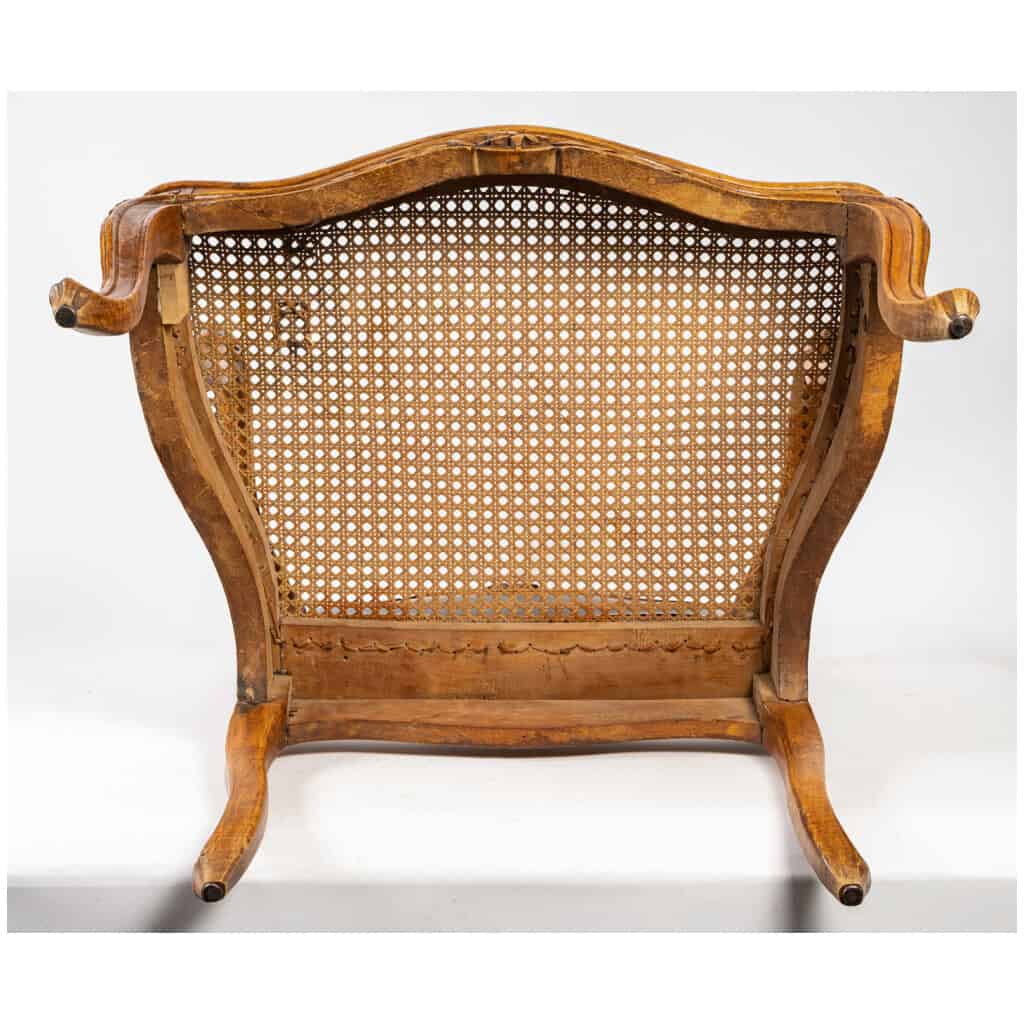 François Canot – Fauteuil à fond de cannes en bois naturel mouluré et sculpté d’époque Louis XV 12