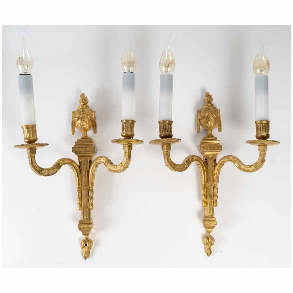 Paire d’appliques à deux bras de lumière en bronze ciselé et doré d’époque Louis XVI vers 1790 6