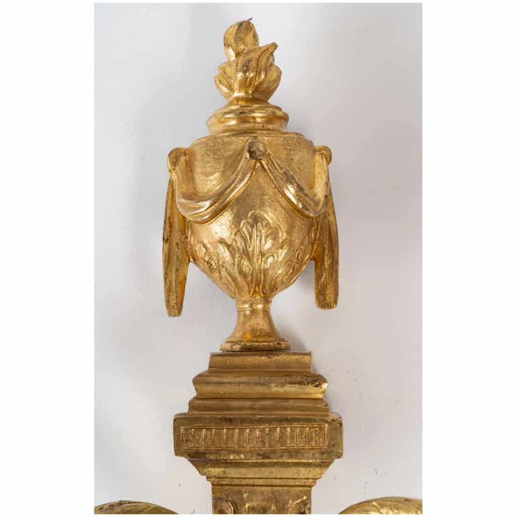 Paire d’appliques à deux bras de lumière en bronze ciselé et doré d’époque Louis XVI vers 1790 7