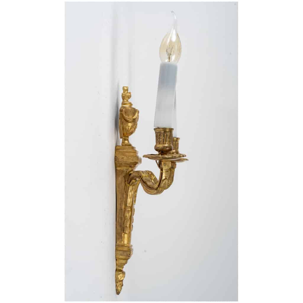 Paire d’appliques à deux bras de lumière en bronze ciselé et doré d’époque Louis XVI vers 1790 5