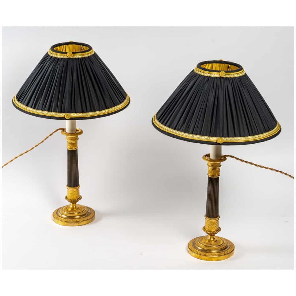 Paire de flambeaux montés en lampes à fûts cannelés en bronze doré époque Empire vers 1805-1810 4