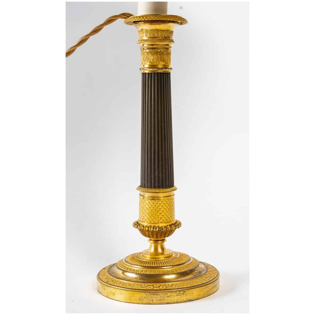 Paire de flambeaux montés en lampes à fûts cannelés en bronze doré époque Empire vers 1805-1810 6