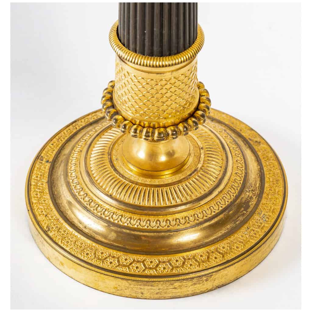 Paire de flambeaux montés en lampes à fûts cannelés en bronze doré époque Empire vers 1805-1810 10