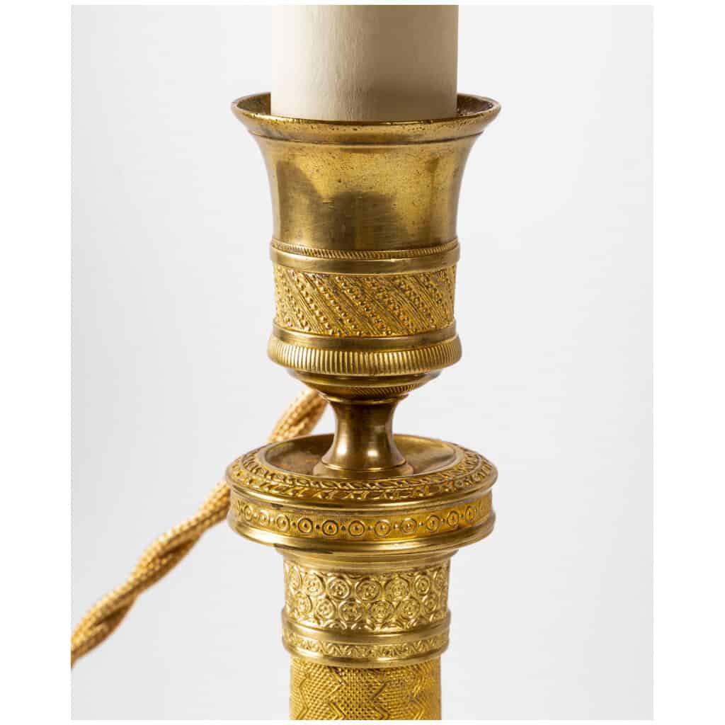Paire de flambeaux montés en lampes en bronze doré époque Empire vers 1805-1810 6