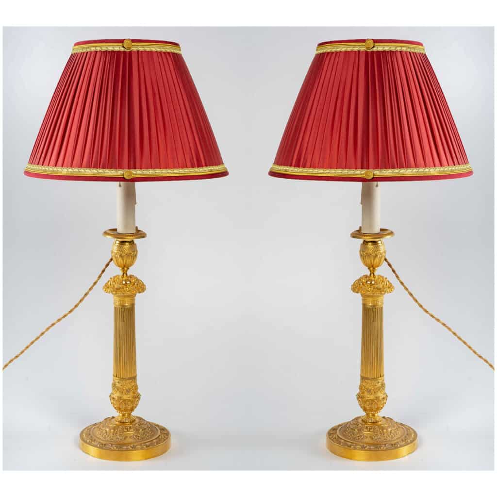 Paire de flambeaux montés en lampes à décor de panier fleuri en bronze doré époque Restauration vers 1820-1830 3