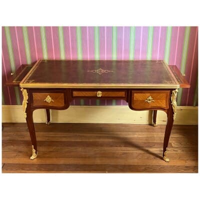 Louis XV style desk. 3