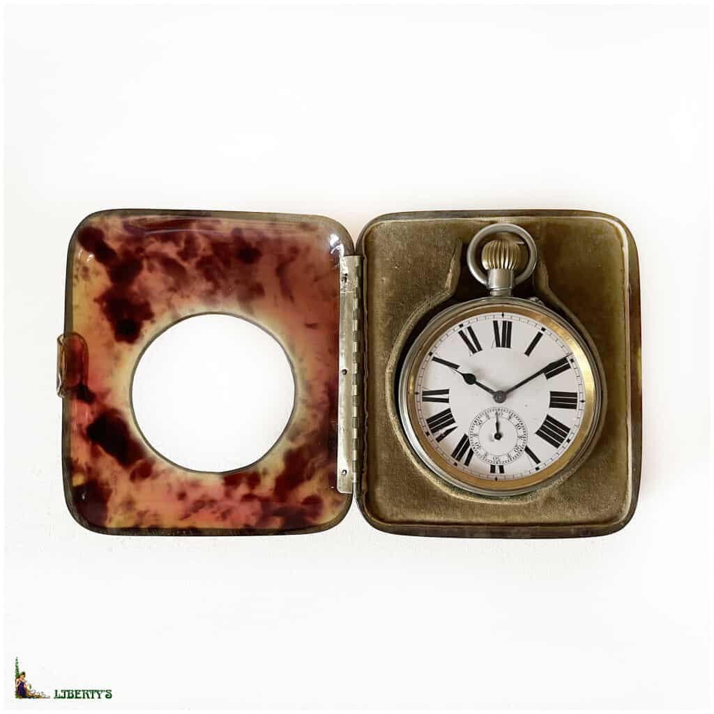 Silver metal regulator, high. 8.5 cm in a tortoiseshell case, 11 cm x 9.5 cm, Deb. twentieth 4