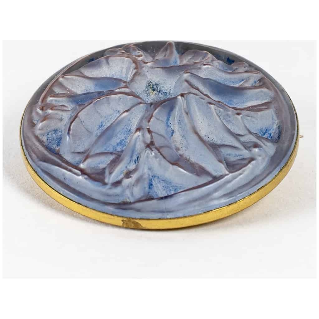 1911 René Lalique – Broche Mouches Verre Blanc Patiné Bleu Sur Clinquant Rose 4