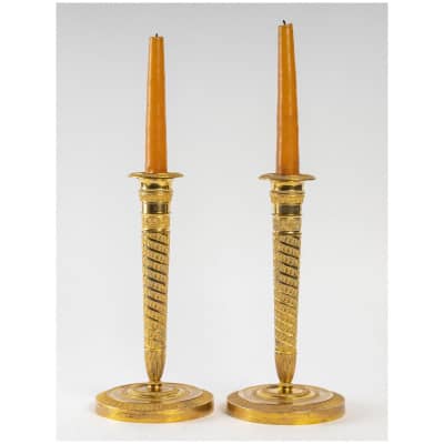 Pair of candlesticks in chiseled gilded bronze decorated with Rais de Cœurs, Directoire period circa 1798